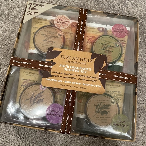 PRICE DROP NWT Tuscan hills four bath body shower sets - Picture 2 of 9
